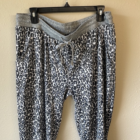 NWT Splendid Gray Leopard Hacci Pullover Jogger Pajama Set Size X-Large - Picture 10 of 14
